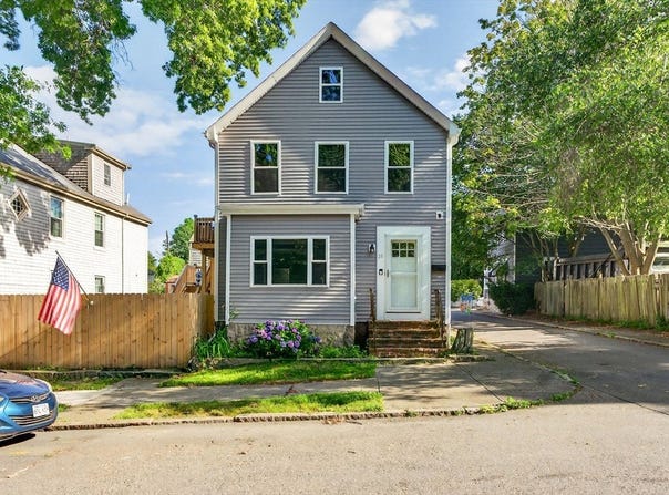 28 Pearl St, New Bedford, MA 02740