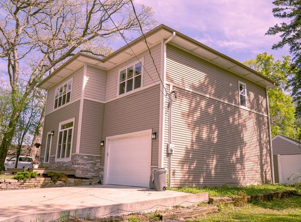 N21w29727 Glen Cove Rd, Pewaukee, WI 53072