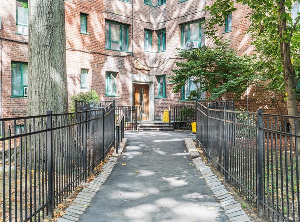 1946 E Tremont Avenue, Bronx, NY 10462