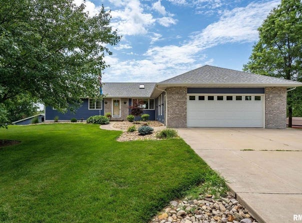 910 Fyre Lake Drive, Sherrard, IL 61281