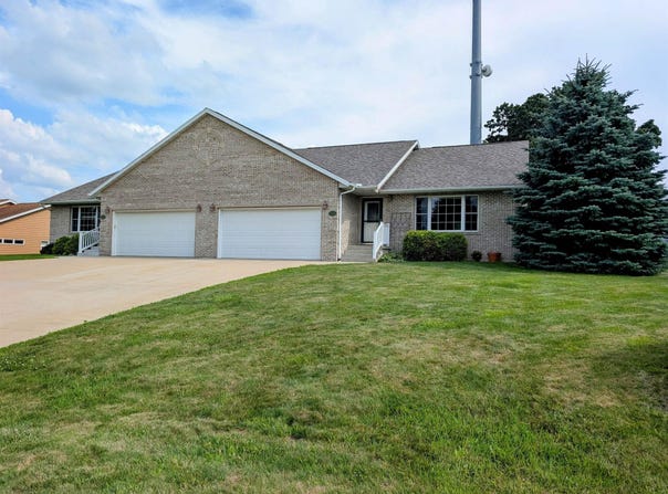 1007 Linden Street, Decorah, IA 52101