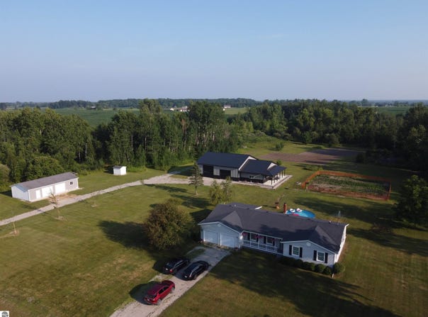 4041 Berry Road, Sterling, MI 48659