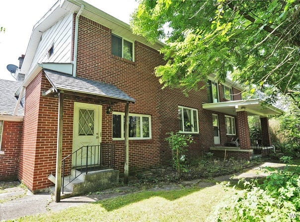 1077 Seneca Creek Road, West Seneca, NY 14224