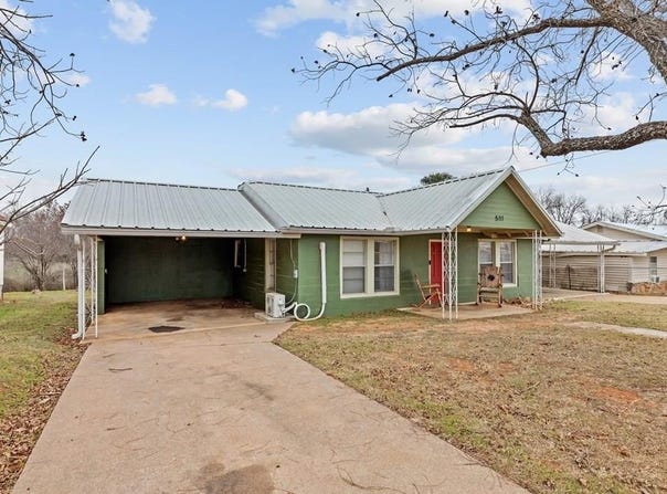511 S Live Oak St, Mason, TX 76856
