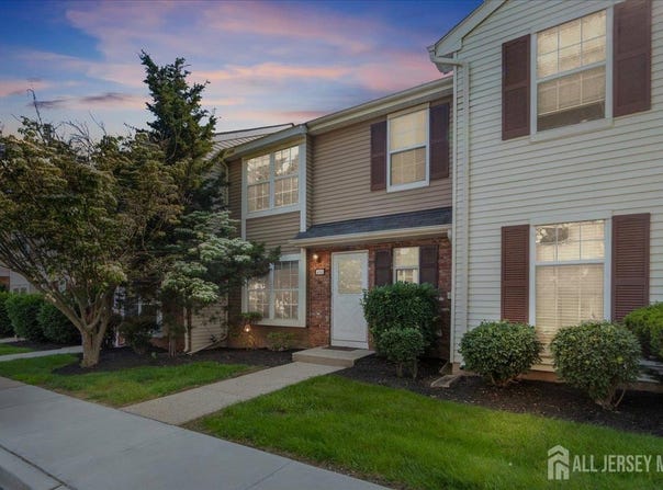 450 Saint Giles Court, Franklin Twsp, NJ 08873