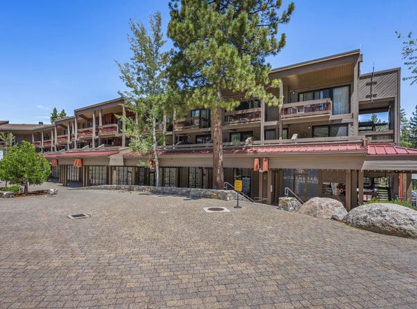 2000 N Village Drive, Truckee, CA 96161