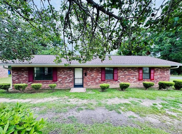 1002 Smith Ave., Douglas, GA 31533
