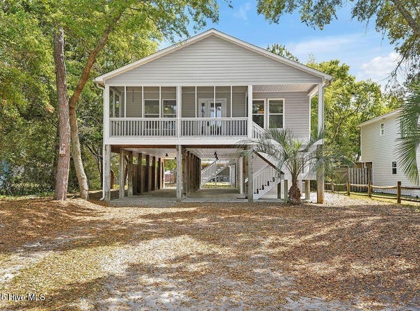 120 NE 27th Street, Oak Island, NC 28465