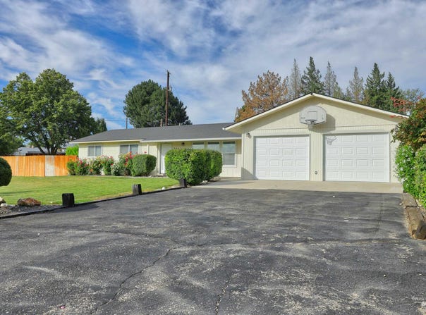 3827 Skyline Dr, Nampa, ID 83686