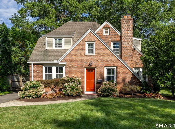 110 Foxcroft Road, West Hartford, CT 06119