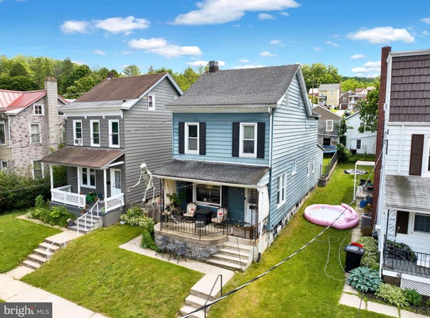 28 E FRONT Street, MOHNTON, PA 19540