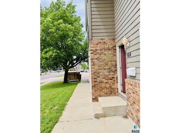 614 E 6th St, Sioux Falls, SD 57103