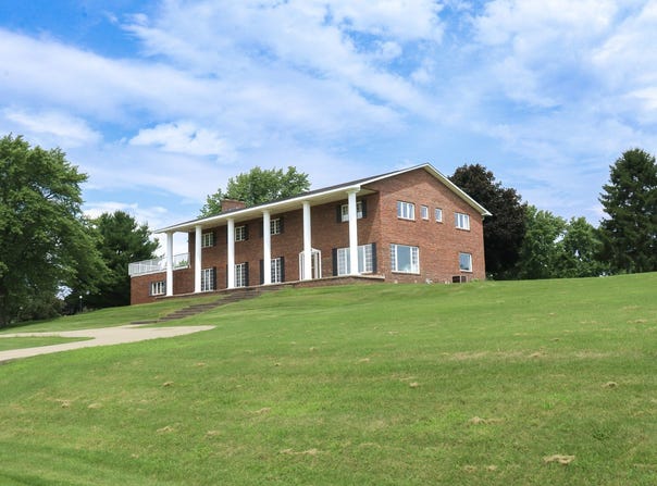 3900 Pine Hill Road, Sterling, IL 61081