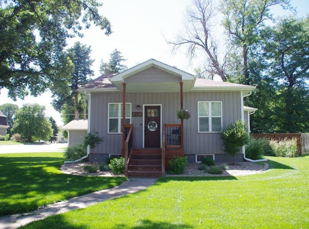 611 N 9th Ave, Broken Bow, NE 68822