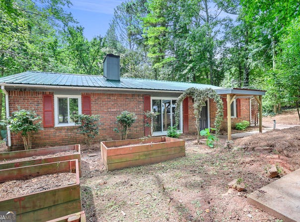 1134 Country Club, Newnan, GA 30263