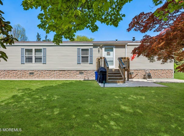 9 Kay Lane, Howell, NJ 07731