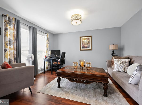 15 BROOK DRIVE, BURLINGTON, NJ 08016
