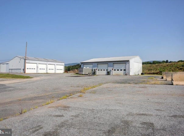 211 N MIDDLETON, CARLISLE, PA 17013