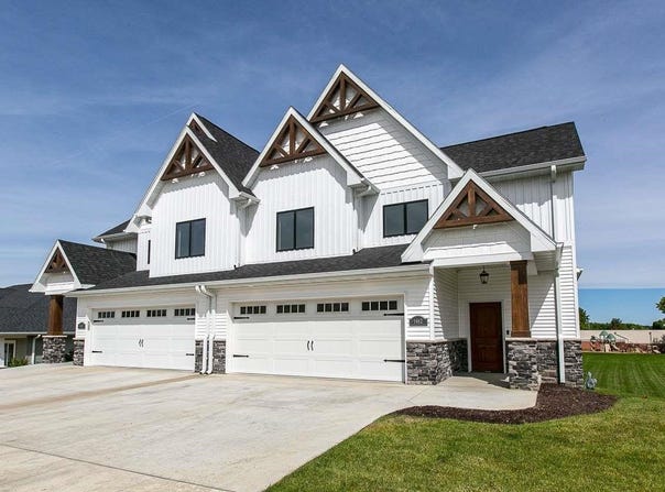 1462 Autumn Ridge, Dubuque, IA 52003