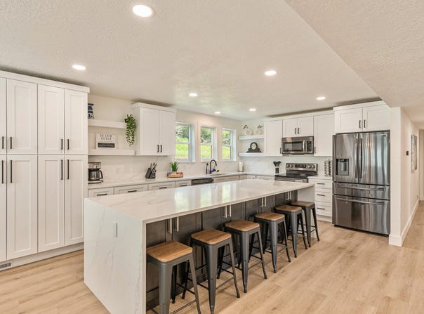 198 OAKWOOD, Layton, UT 84040