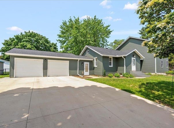 221 Stewart Street, Plainfield, IA 50666