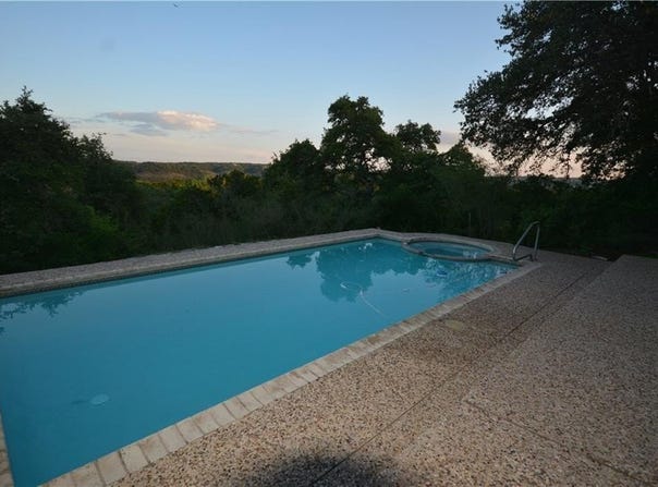 4 Meridian DR, Wimberley, TX 78676