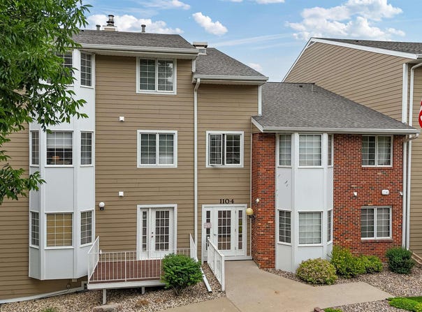 1104 W 57th St, Sioux Falls, SD 57108