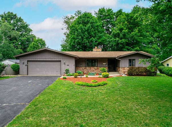2184 W Collingswood Drive, Beloit, WI 53511