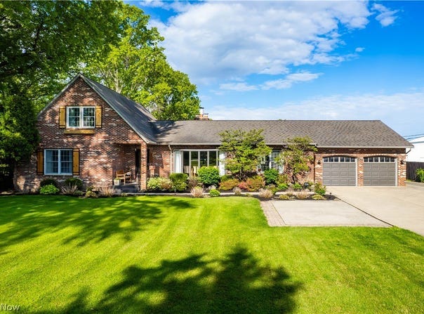 4802 Center Road, Avon, OH 44011