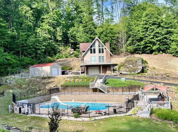 832 Cliffs Edge Road, East Bernstadt, KY 40729