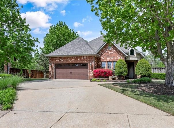 1117  NE St Ives  RD, Bentonville, AR 72712