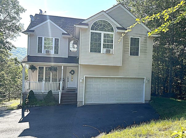 1094 Porter Drive, Bushkill, PA 18324