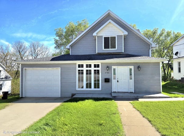 490 Sherwood, East Dubuque, IL 61025