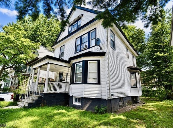 21 Beverly St, Newark City, NJ 07108-1001