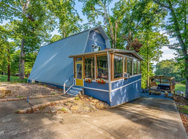 1917 Bootbluff Trail, Dandridge, TN 37725