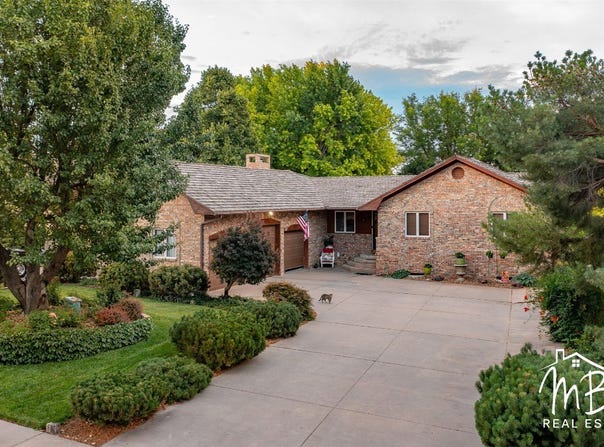 1714 E Crestway Drive, Garden City, KS 67846