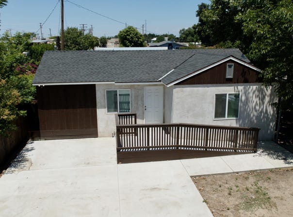 1012 E Mineral King Avenue, Visalia, CA 93292
