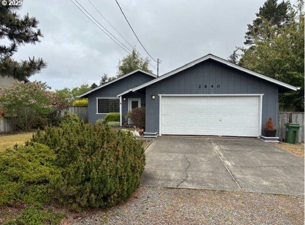 2640 VIRGINIA AVE, North Bend, OR 97459