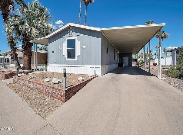 303 S RECKER Road, Mesa, AZ 85206
