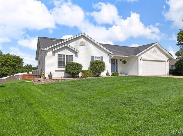 1239 Claycrest Drive, St Charles, MO 63304