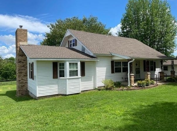 1076  N Barrington  RD, Tontitown, AR 72762