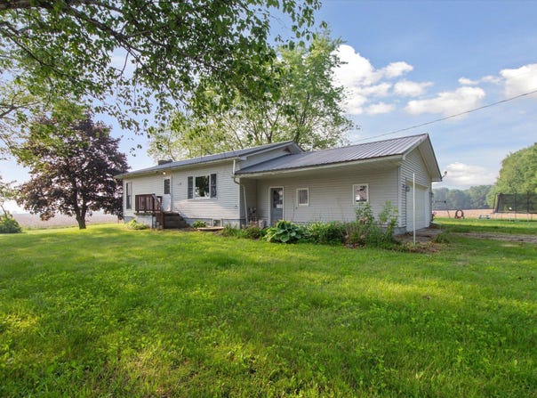 8520 E McBrides, Vestaburg, MI 48891