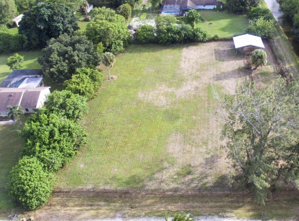 E Aintree Drive, The Acreage, FL 33470