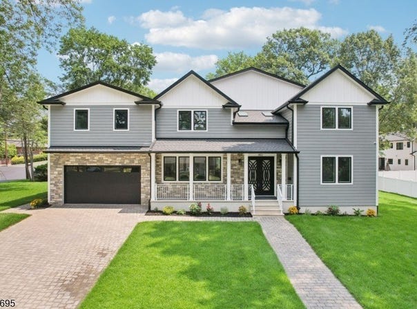 492 Oaktree Rd, Oradell Boro, NJ 07649-1316