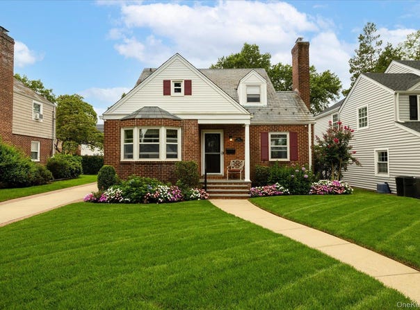 146 Beverly Avenue, Floral Park, NY 11001