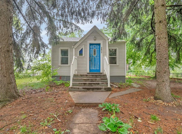 2477 Union Street, Lake Station, IN 46405