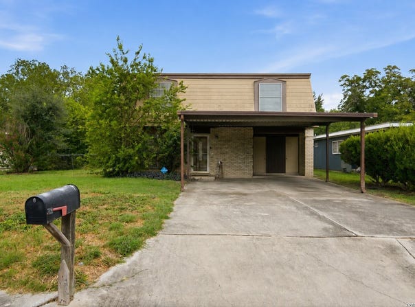 5022 FRANK BORMAN DR, Kirby, TX 78219