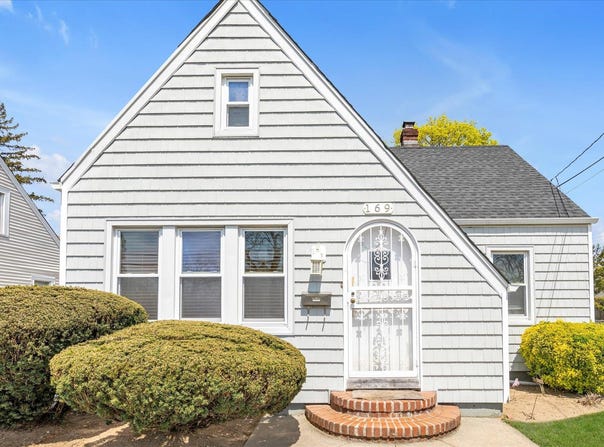 169 E Roosevelt Avenue, Roosevelt, NY 11575