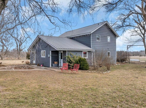 311 26th Ave, Moundridge, KS 67107