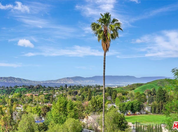 4747 Abargo St, Woodland Hills, CA 91364